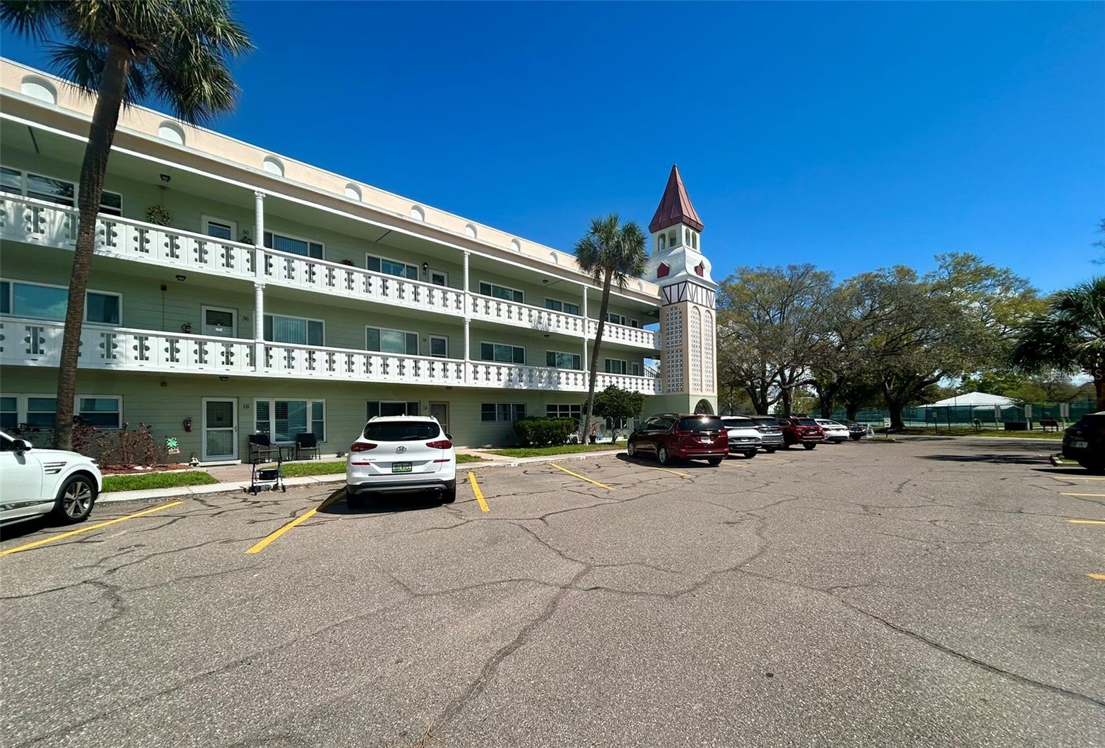 2400 Columbia Dr #18
