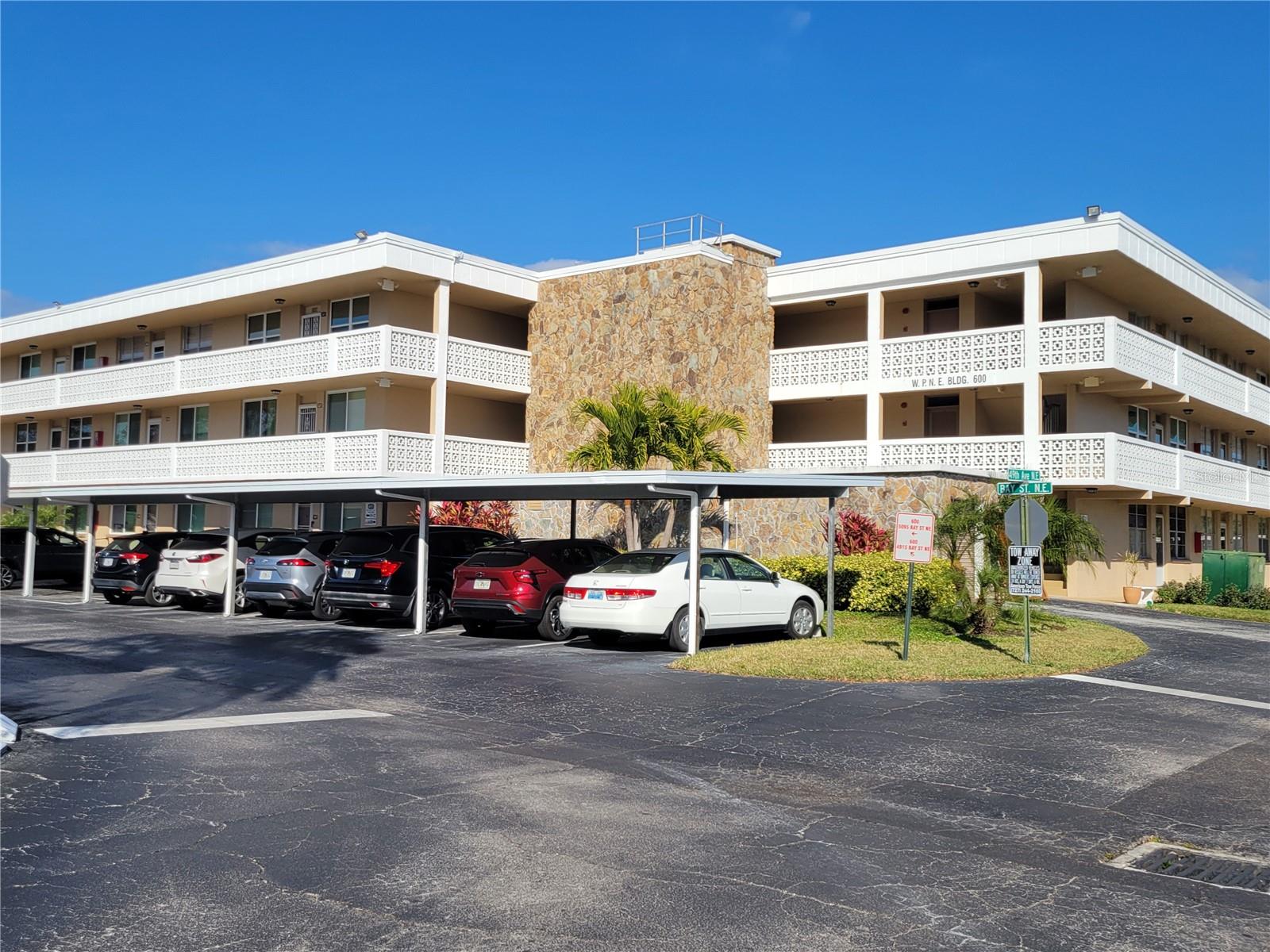 4915 Bay St NE #122