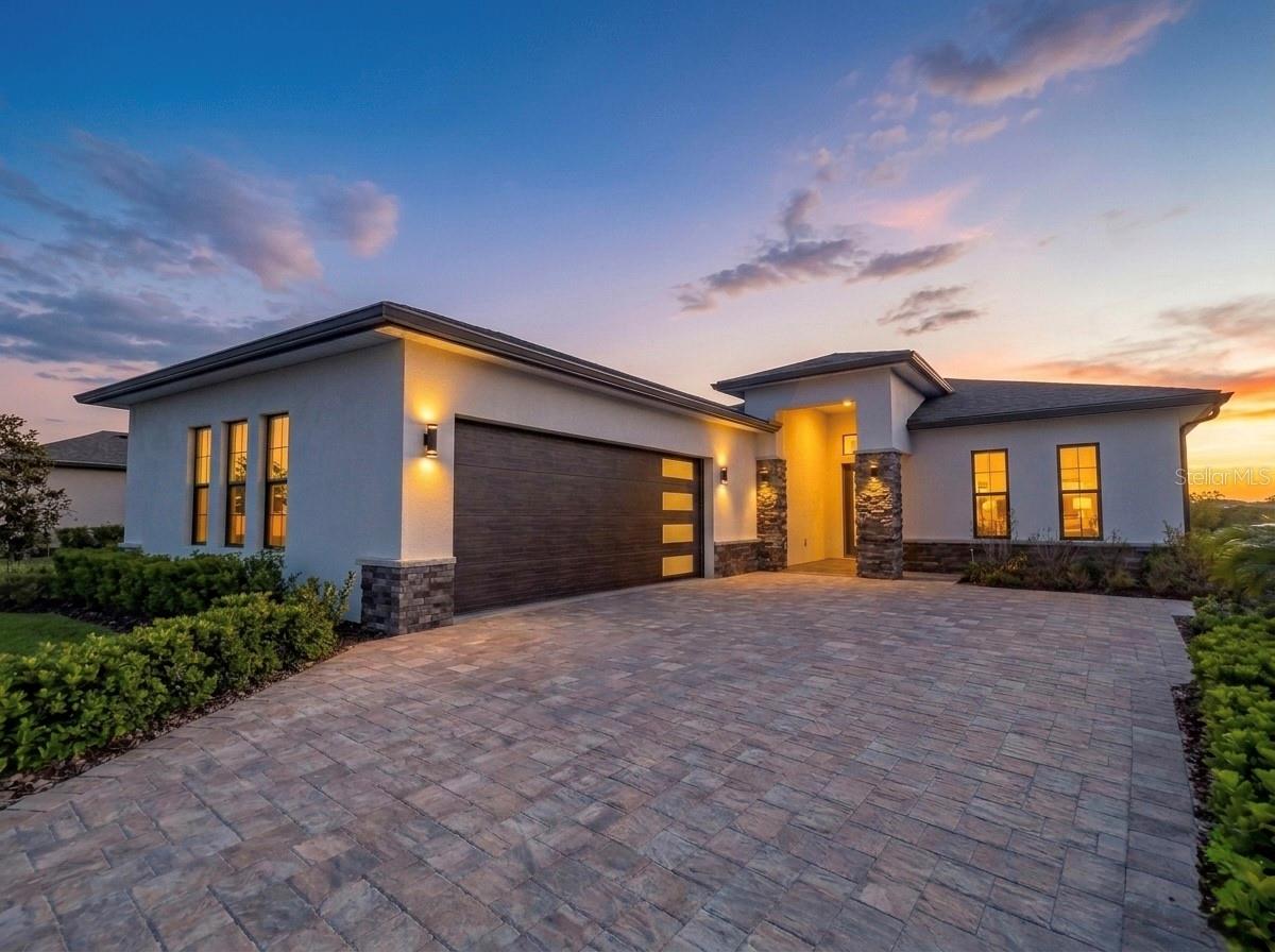 224 Valencia Ridge Dr