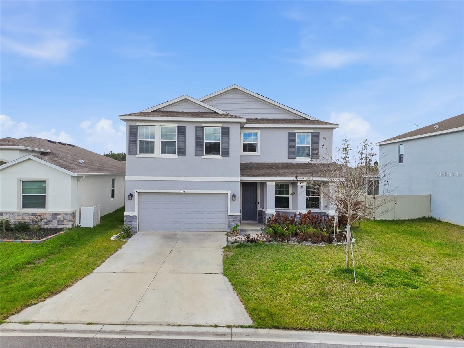 1516 Tropical Oasis Ave