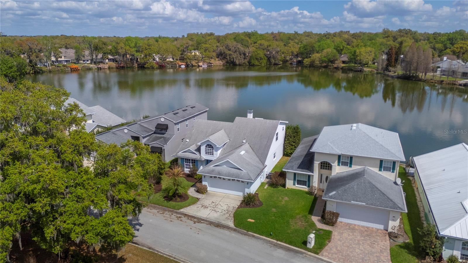 725 Peninsular Dr