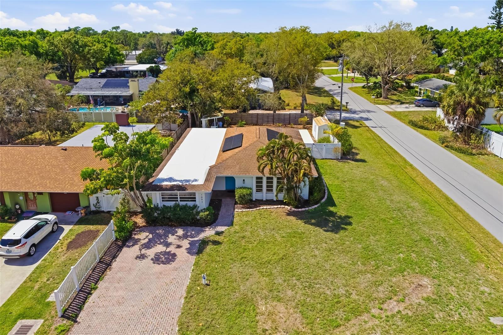 1097 Willis Ave