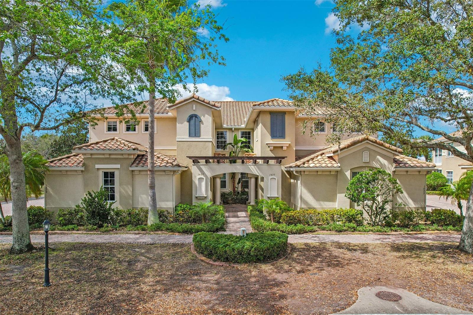 1435 Emerald Dunes Dr