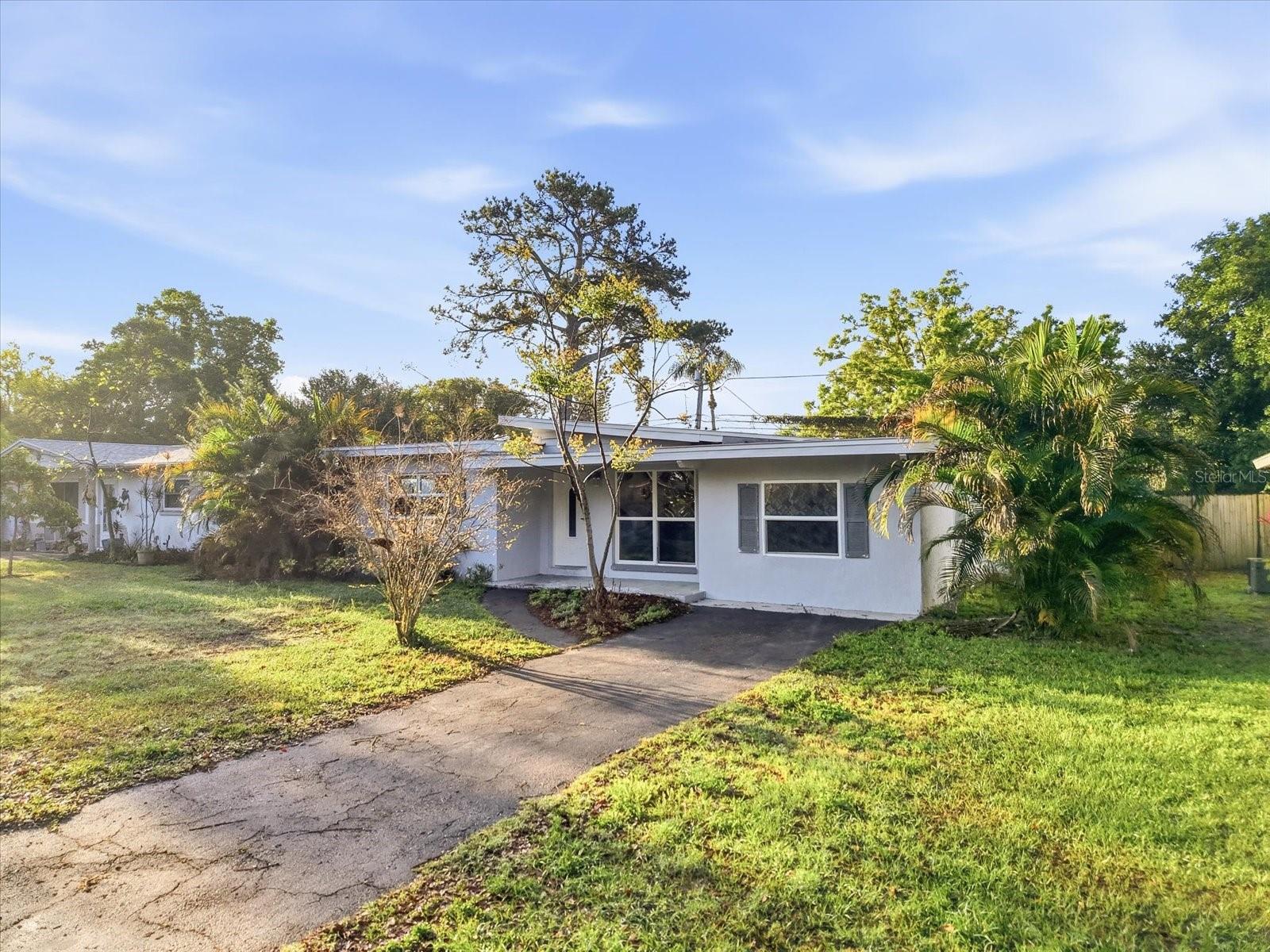 1949 Pinehurst Dr