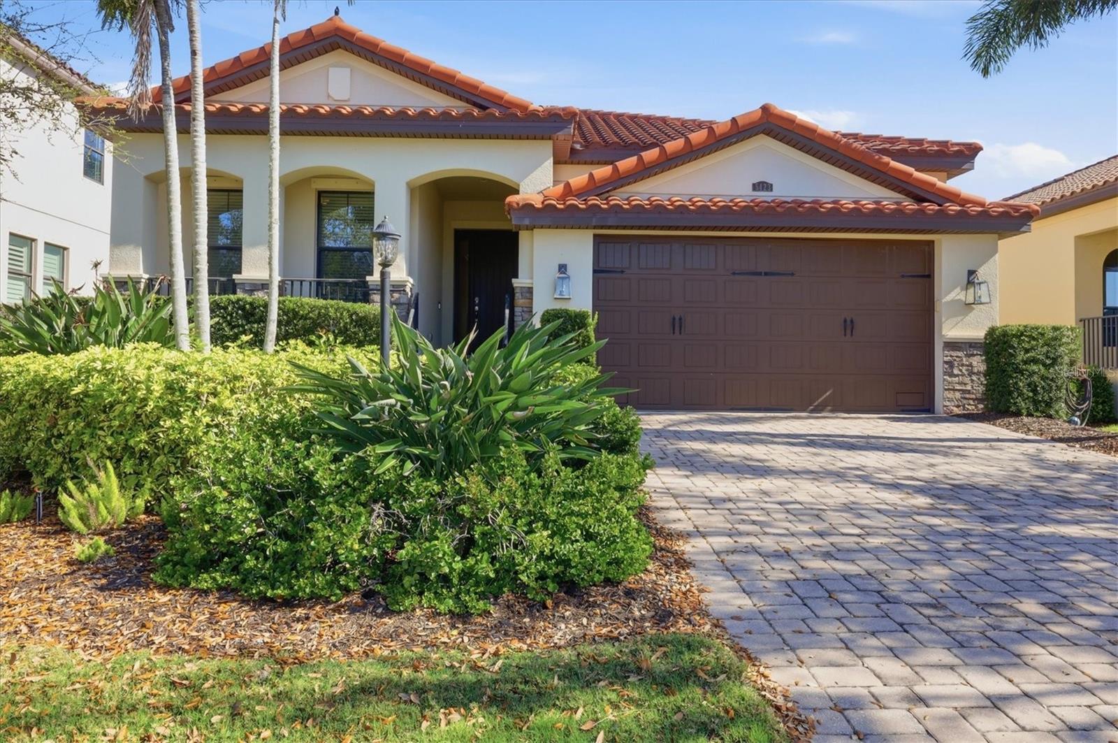 5423 Title Row Dr