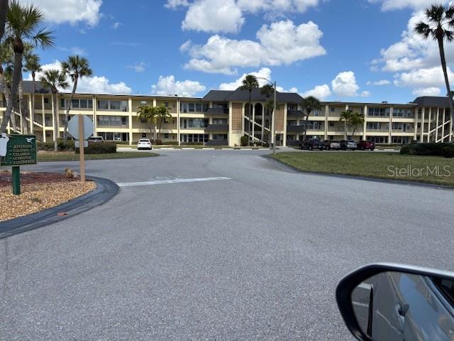 4700 Cove Cir #203