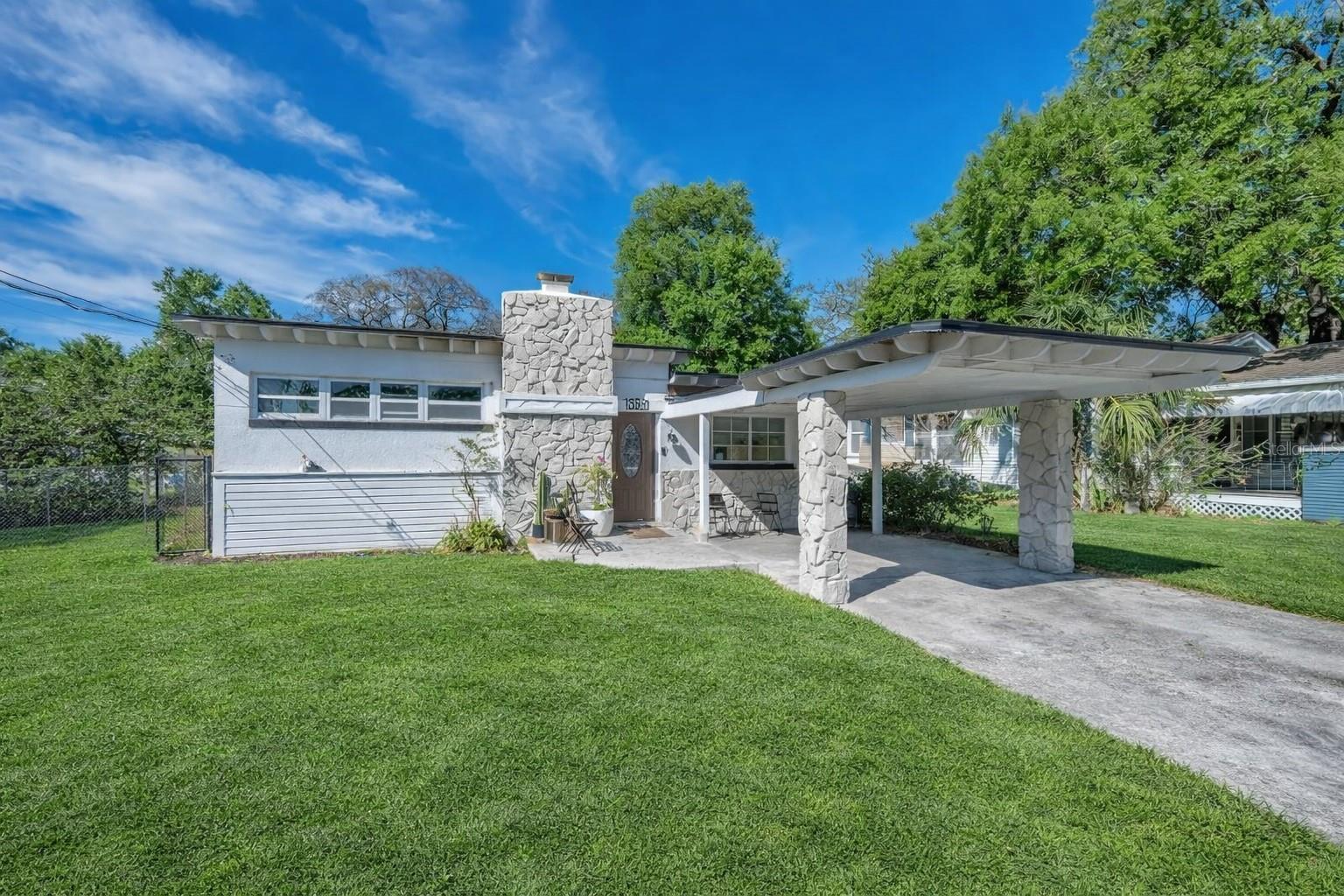 1304 E Osborne