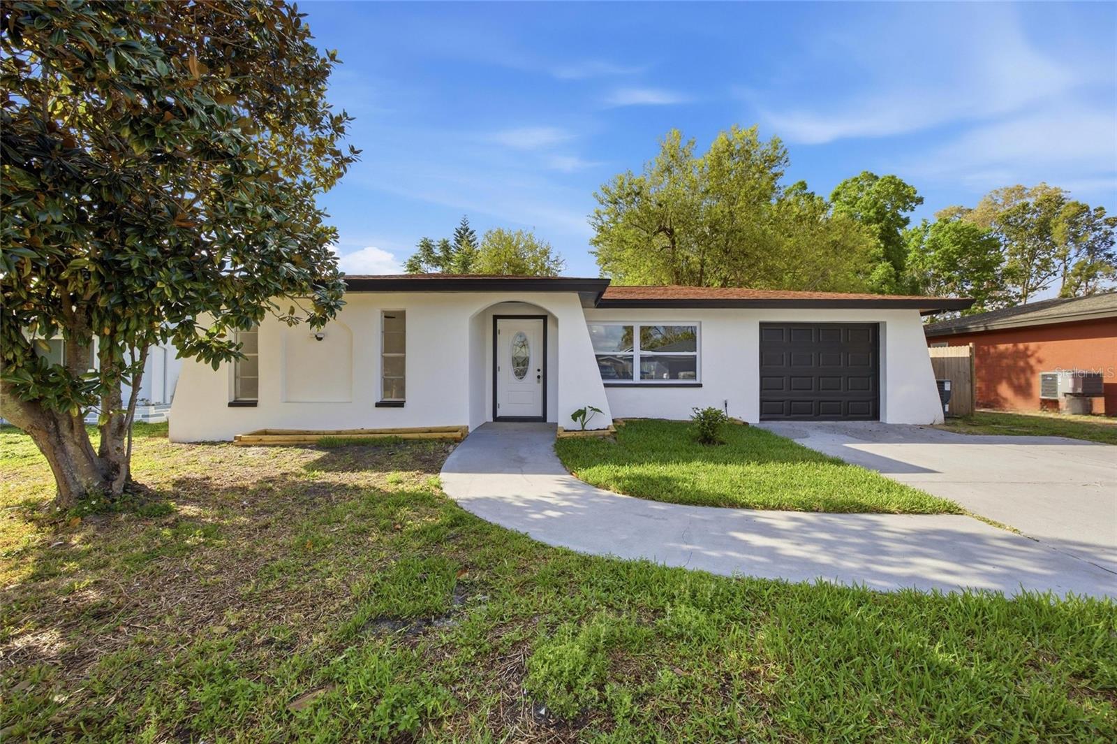 1811 Driftwood Cir S