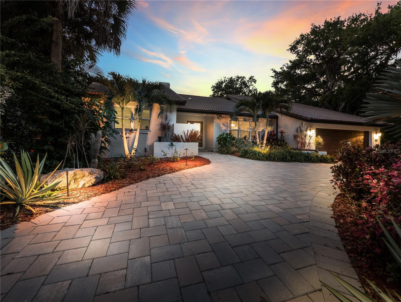 5231 Siesta Cove Dr