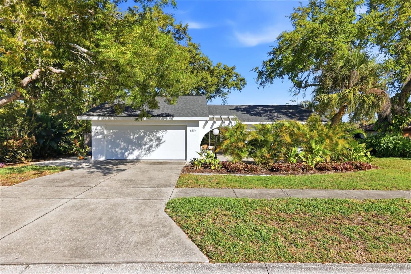 6519 Waterford Cir