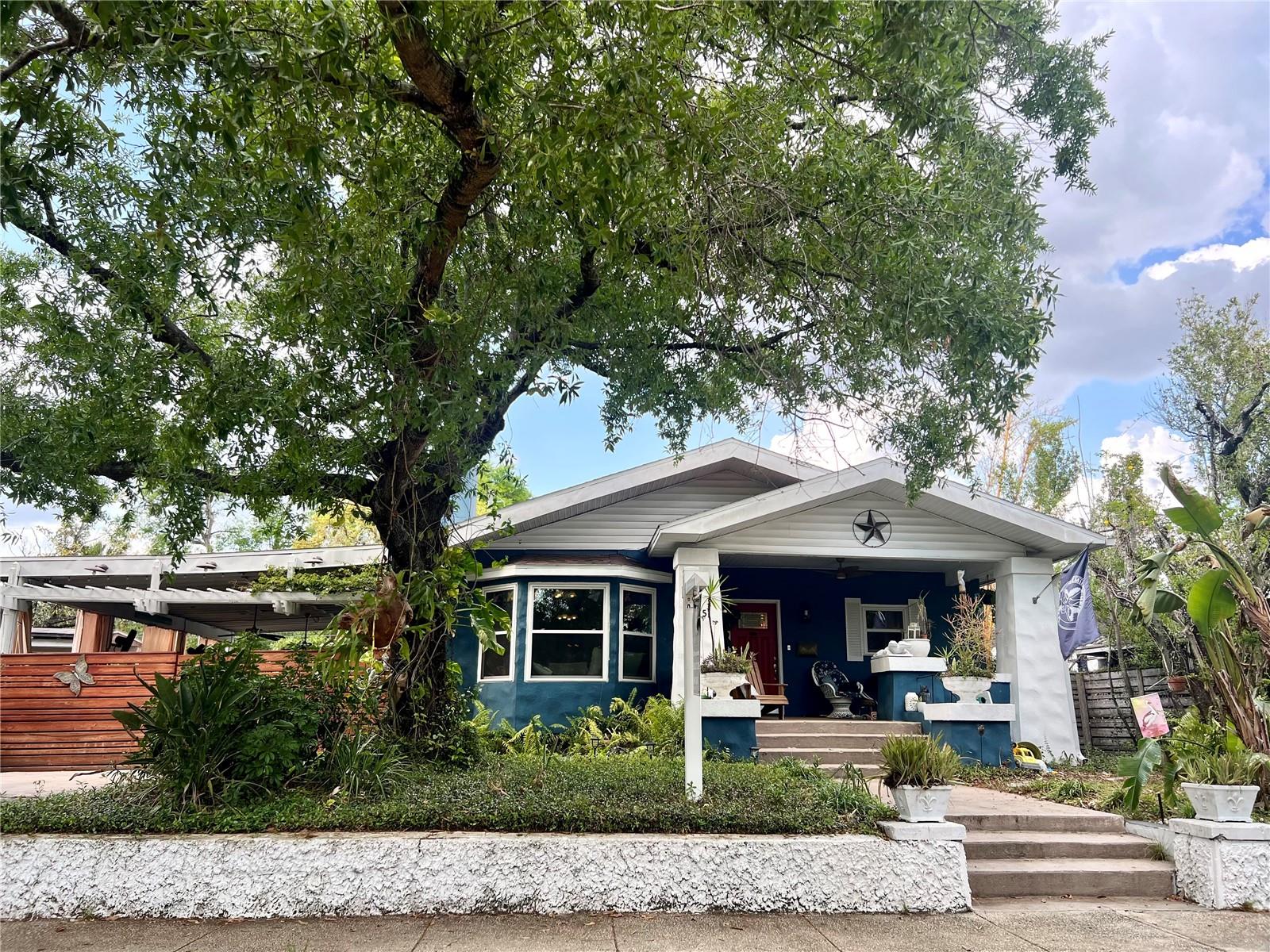105 W Comanche Ave