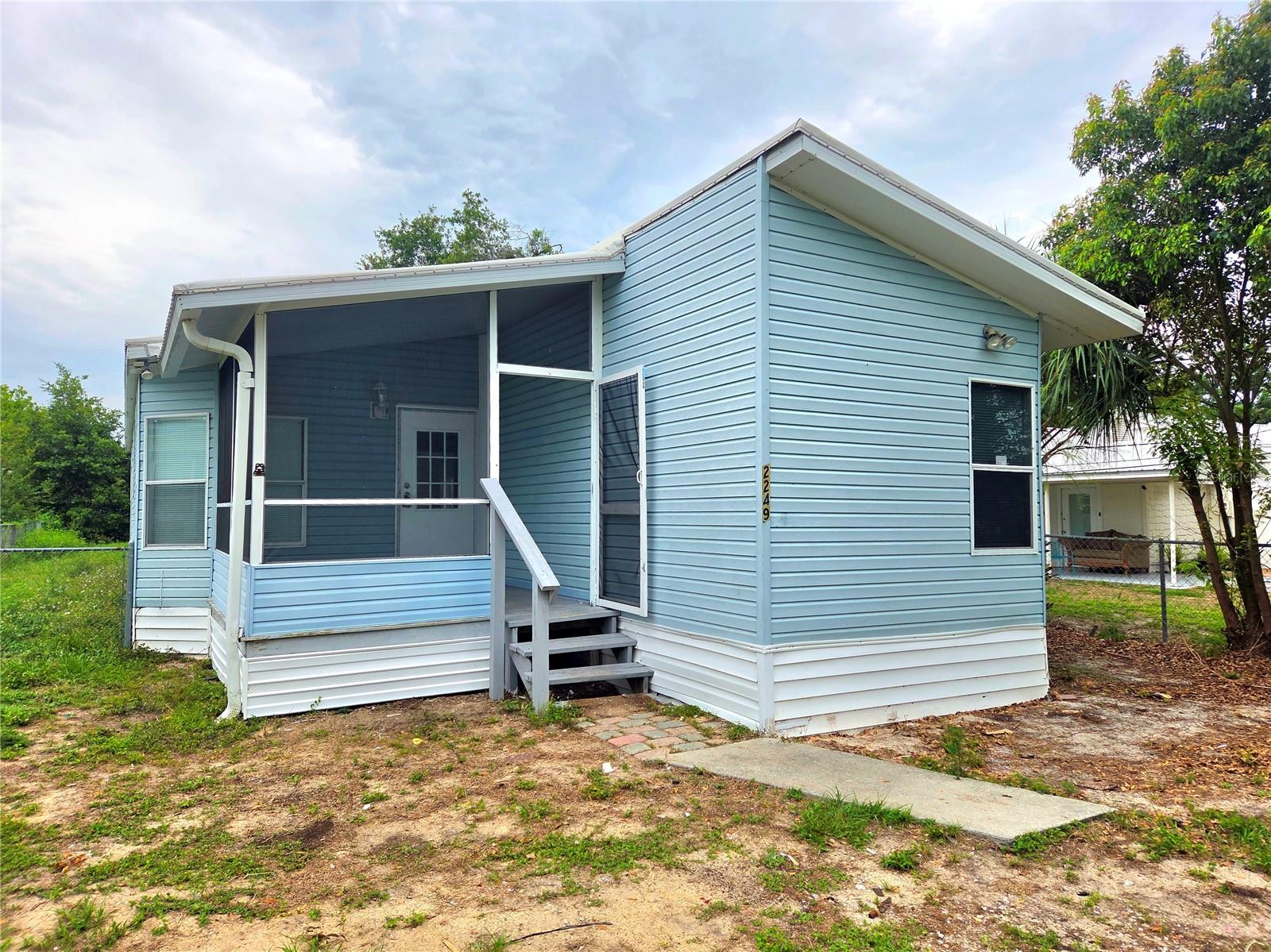 2253 & 2249 Golfview St