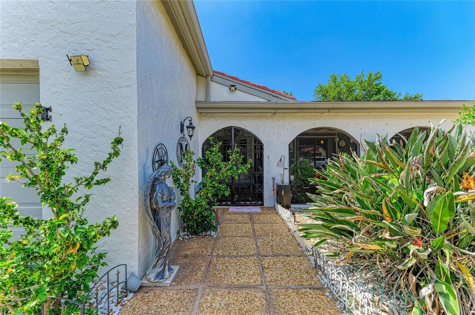 7236 Las Casas Dr
