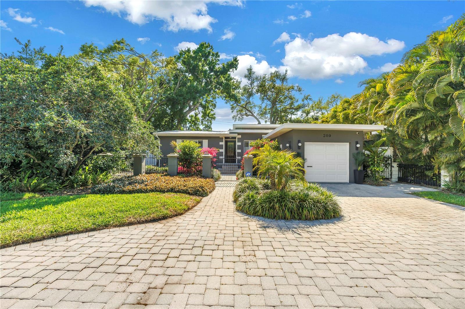 209 Bandera Way NE