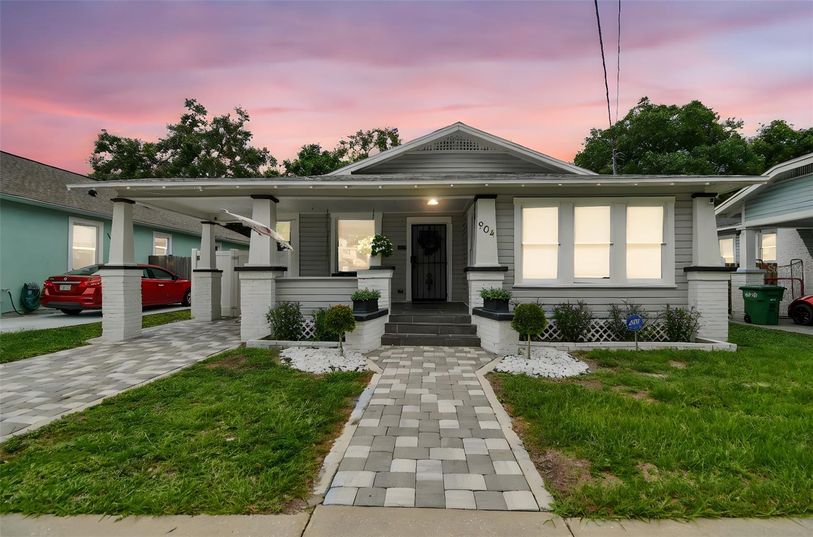 904 E Hamilton Ave