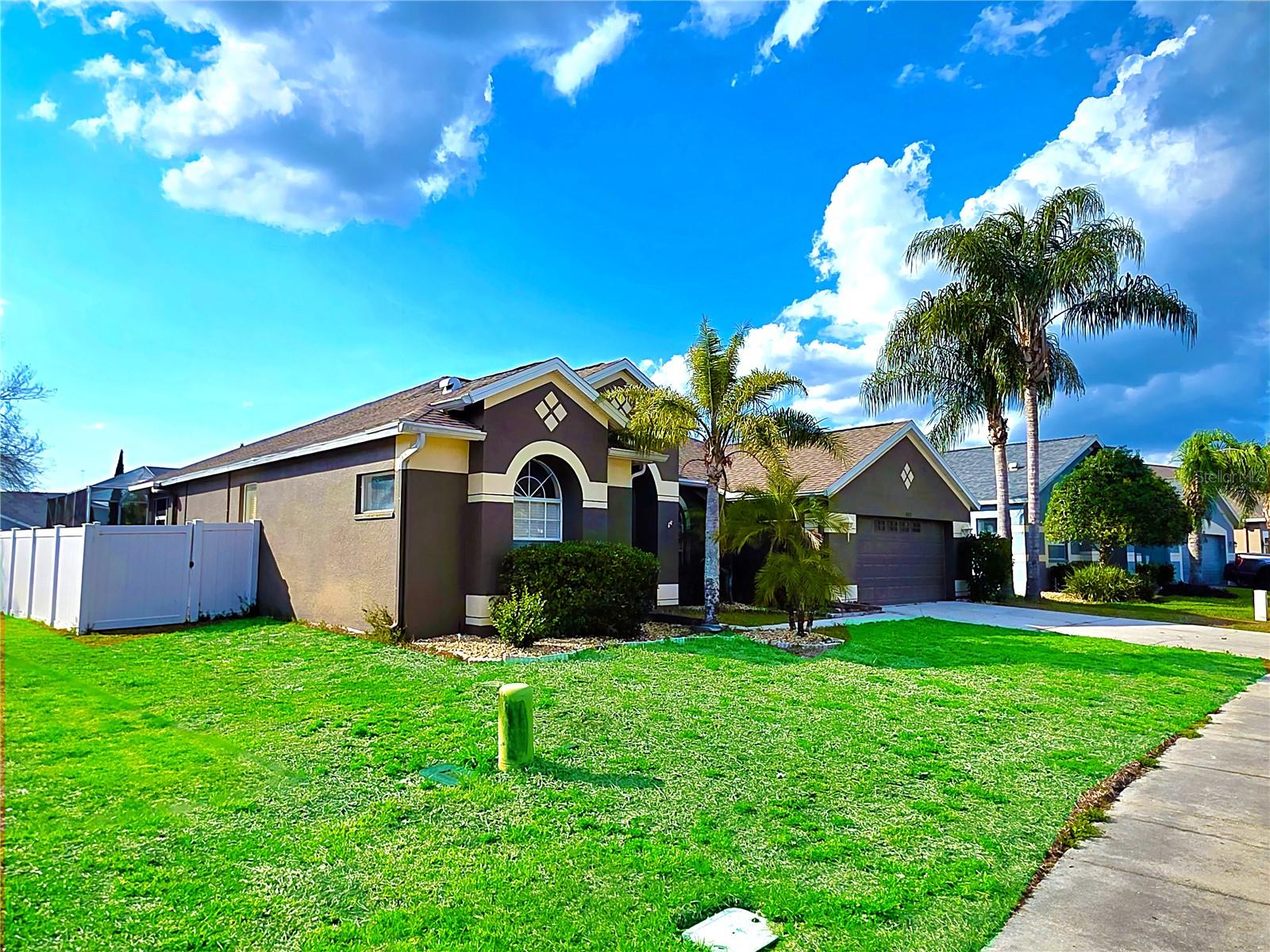7927 Roundelay Dr