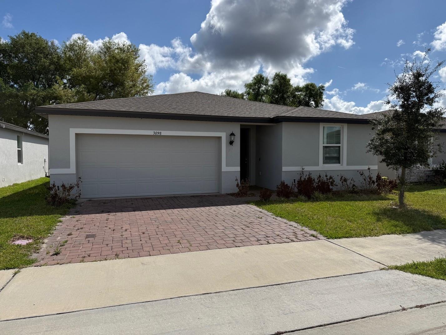 3098 Laurel Oak Ln
