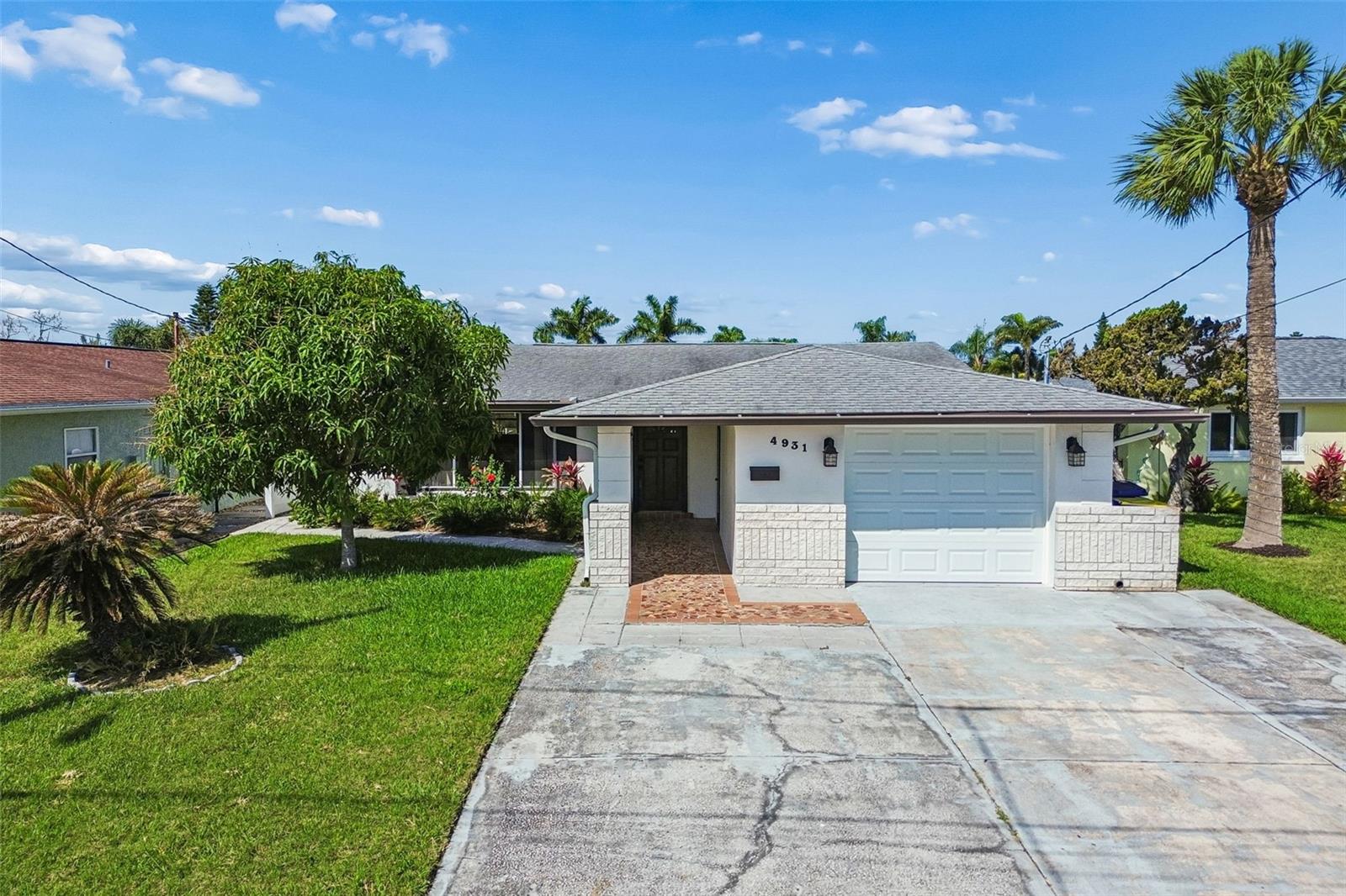 4931 Pompano Dr