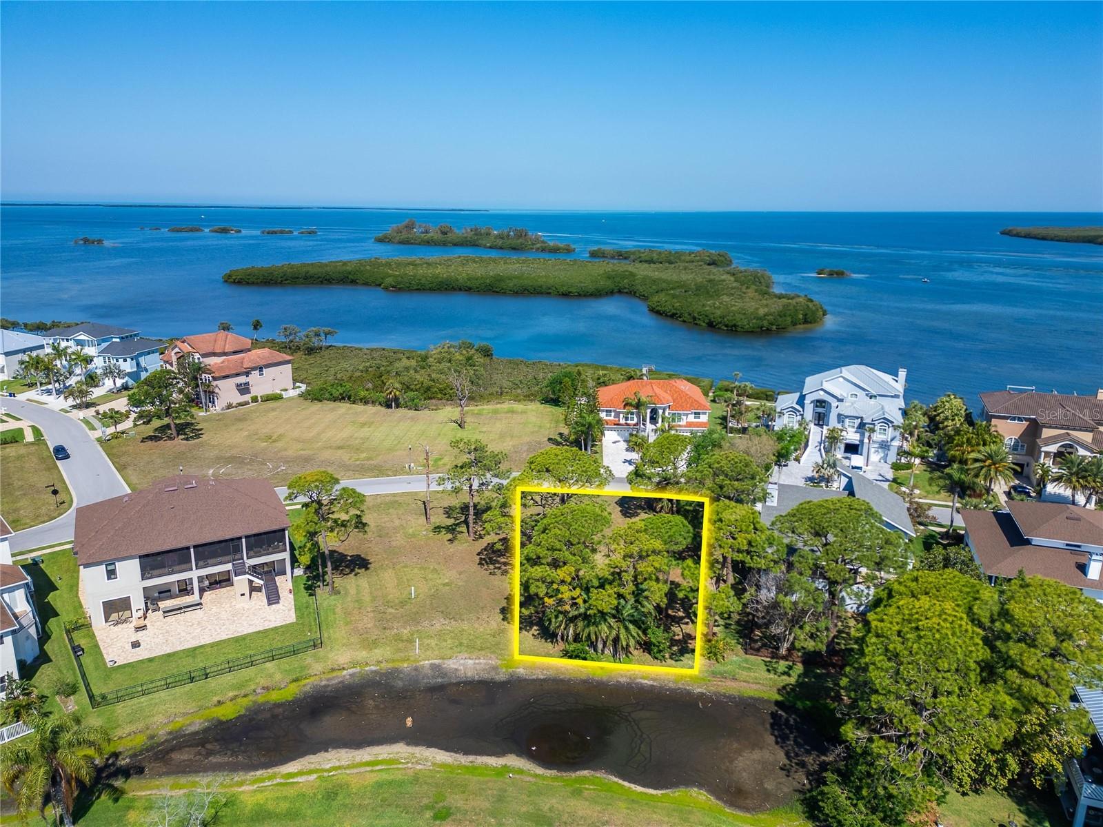 N Pointe Alexis Dr