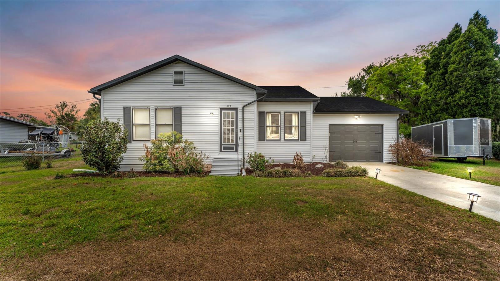 495 W Plumosa St