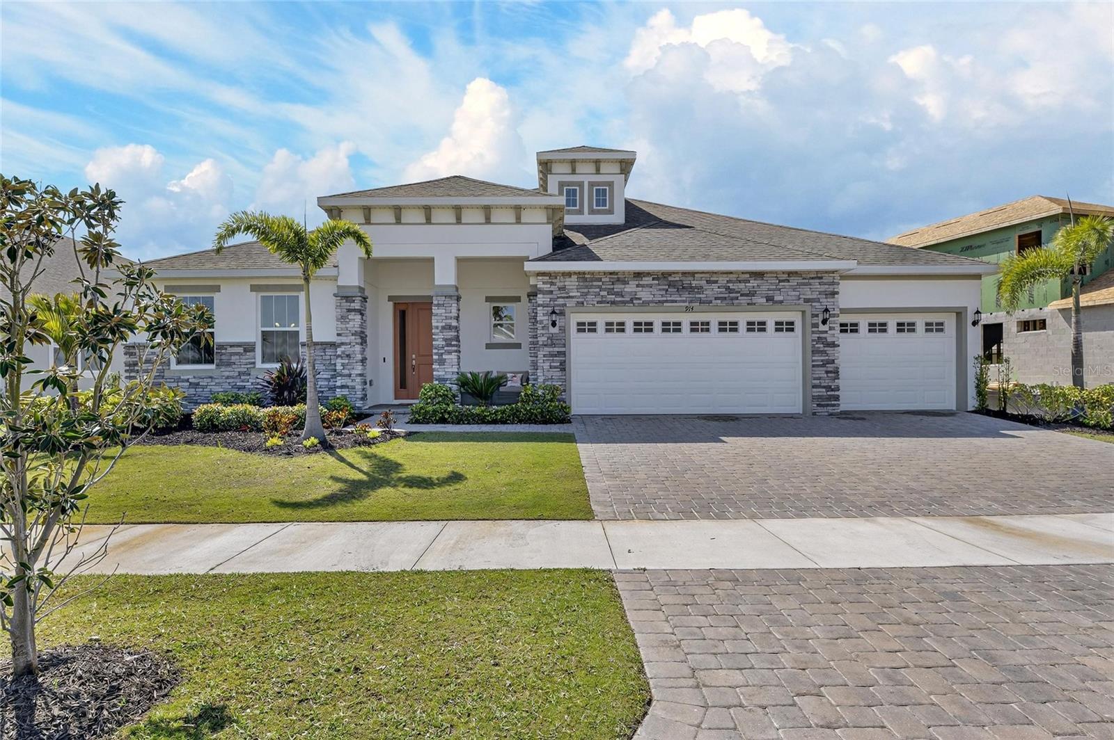 914 Signet Dr