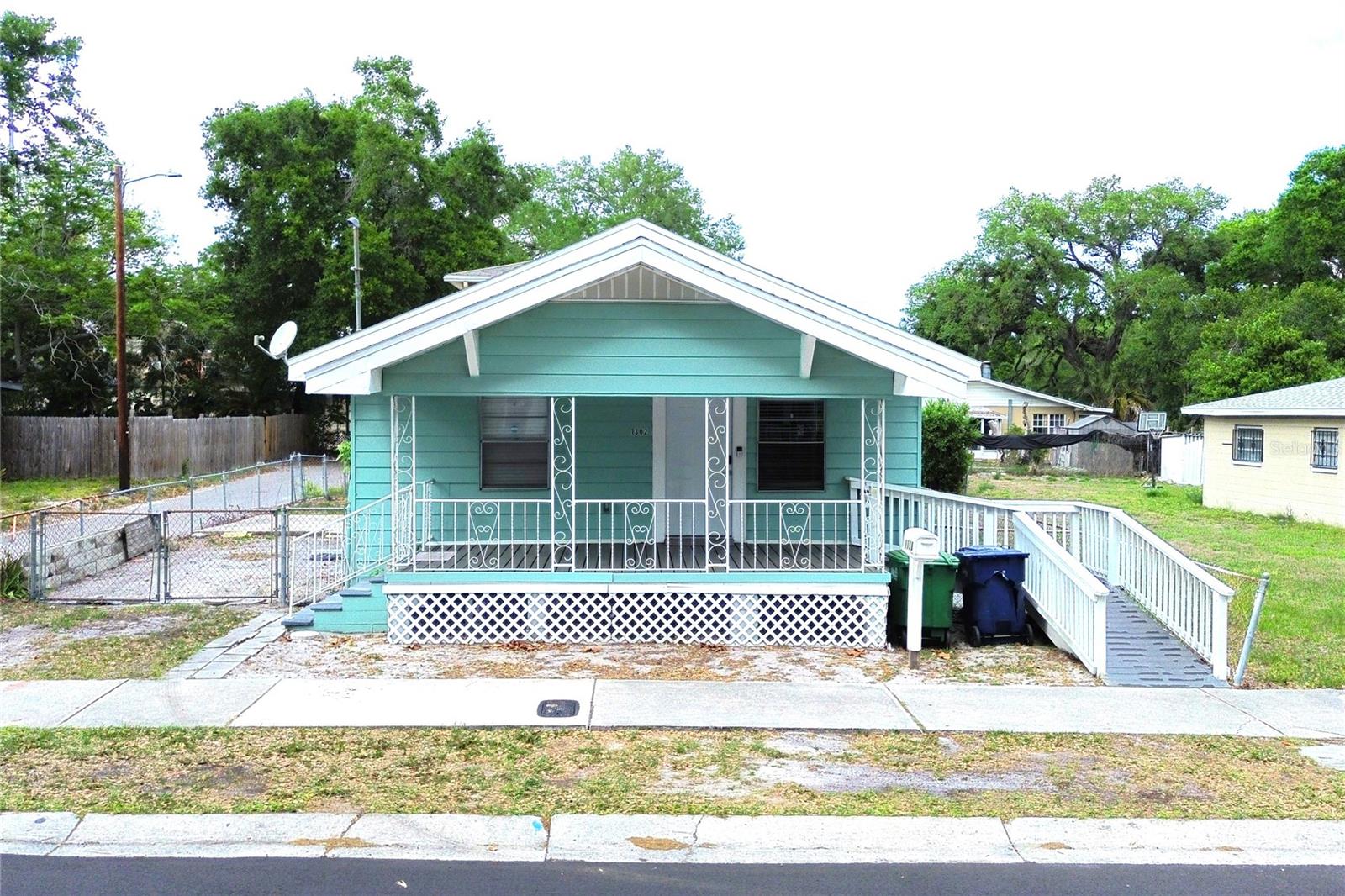 1302 E 33rd Ave