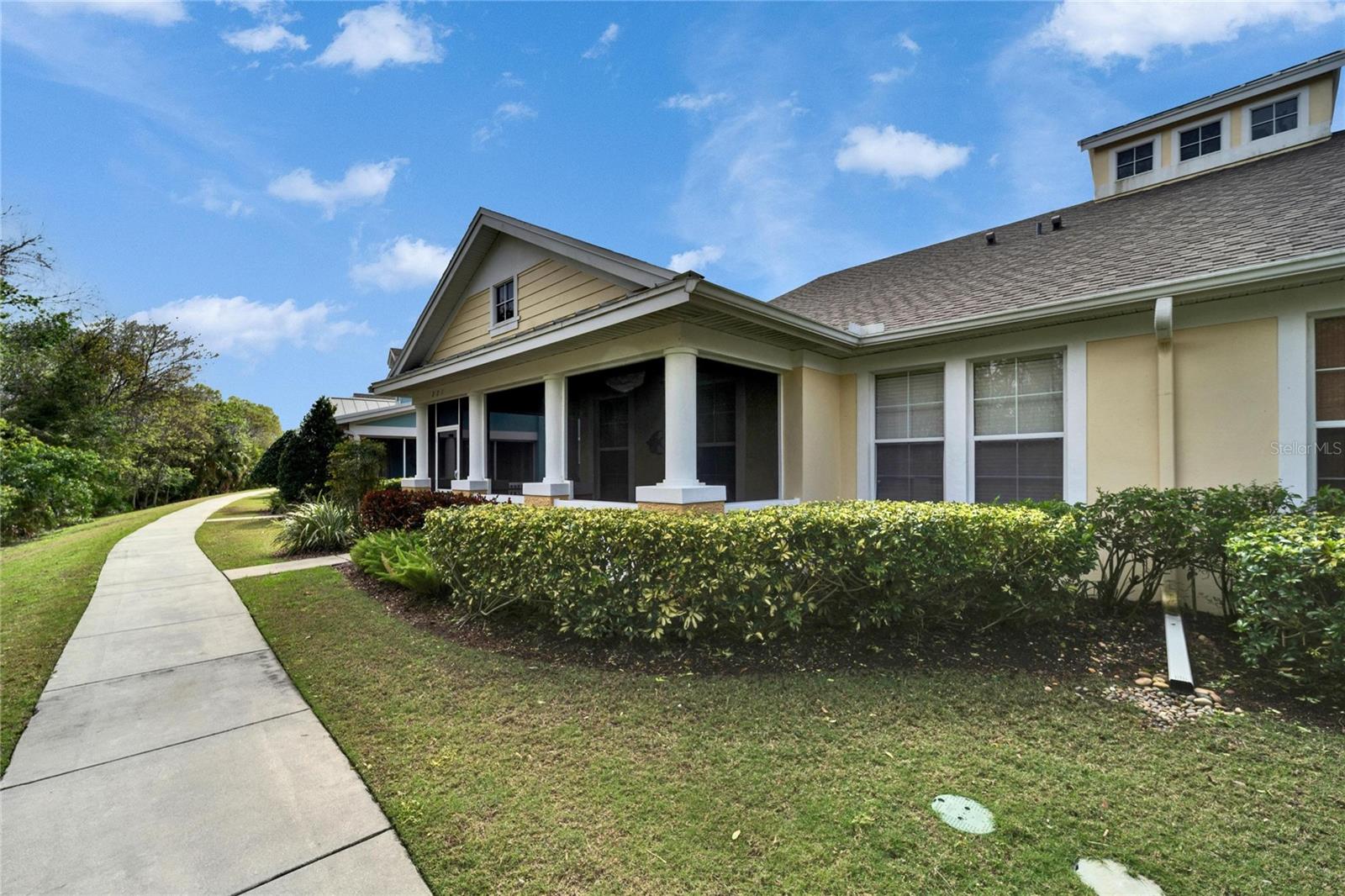 221 Sela Cove Cir