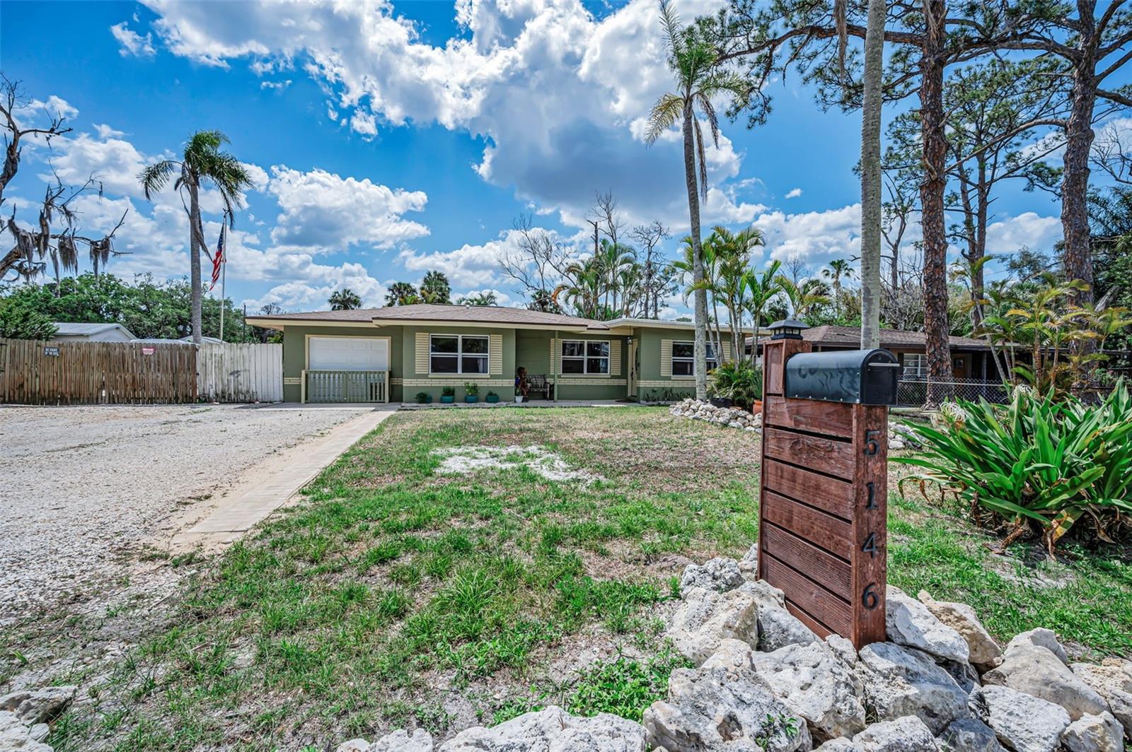 5146 Mallett Dr