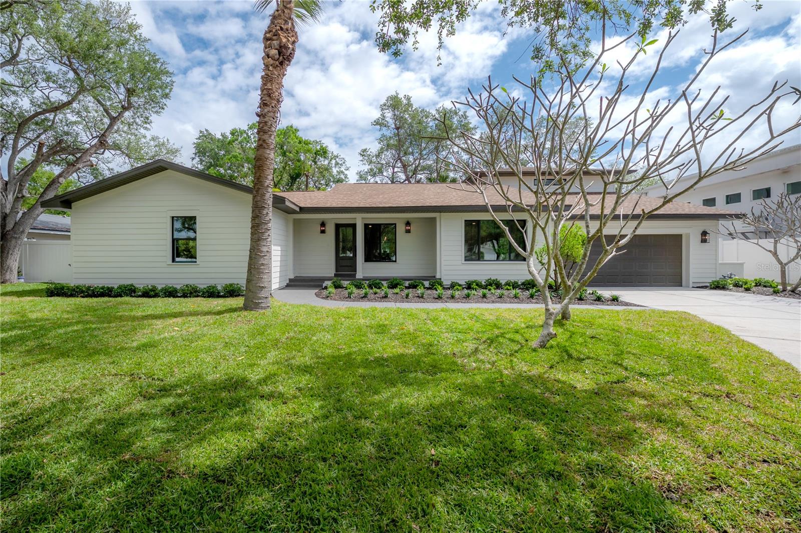 471 W Davis Blvd