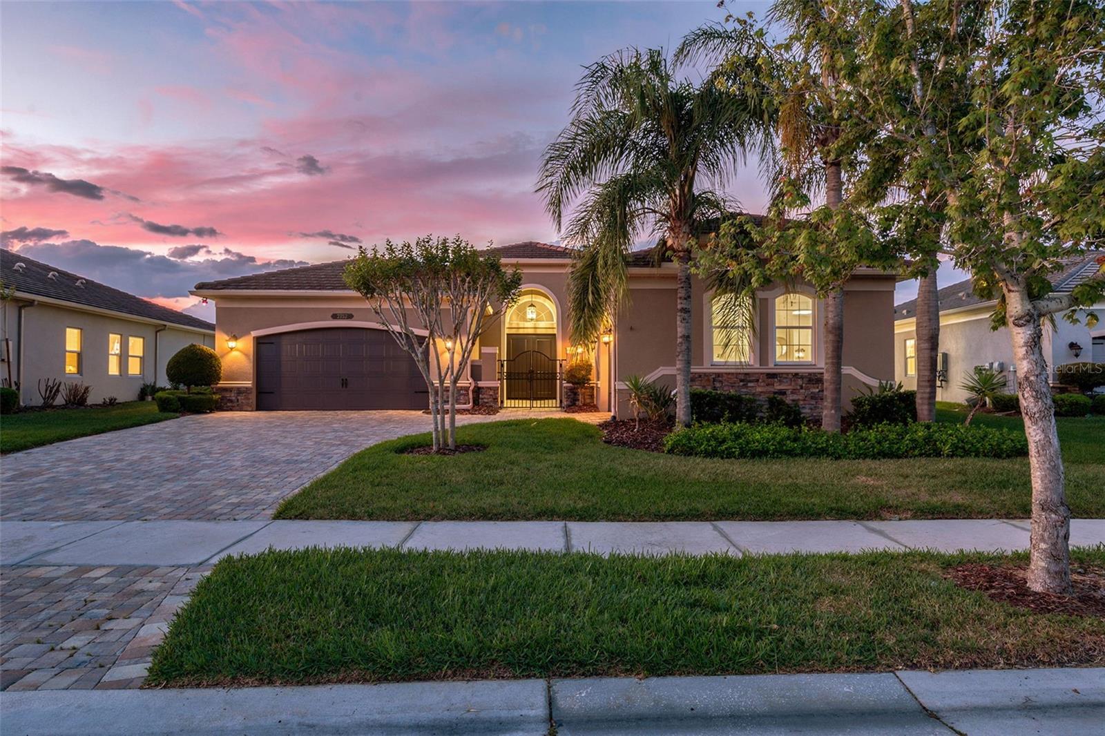 2752 Coco Palm Cir