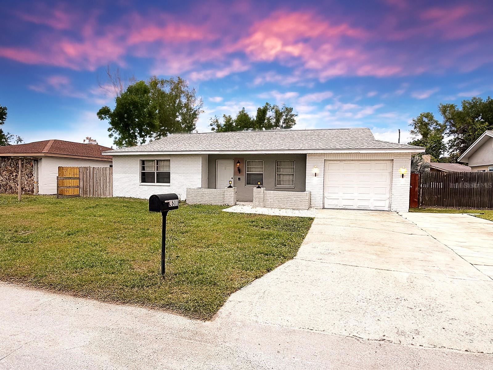 8611 Longboat Ln