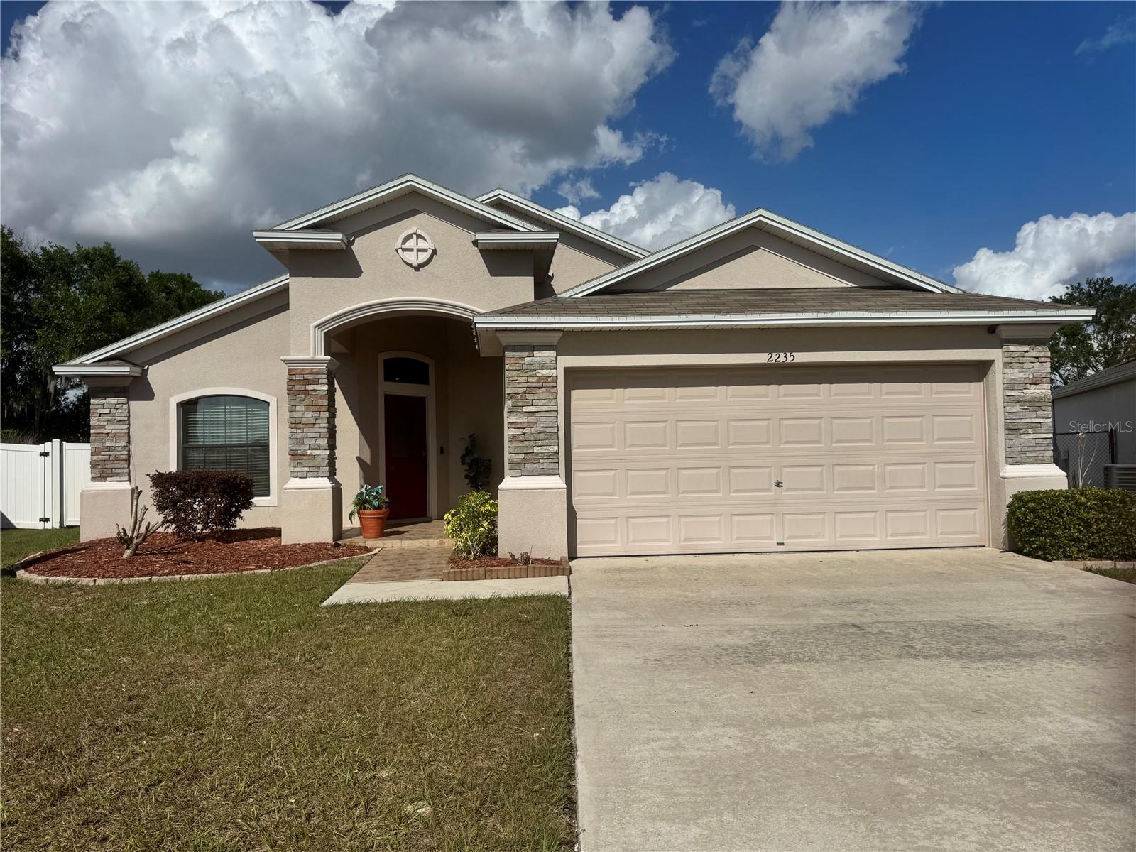 2235 Lakeridge Dr