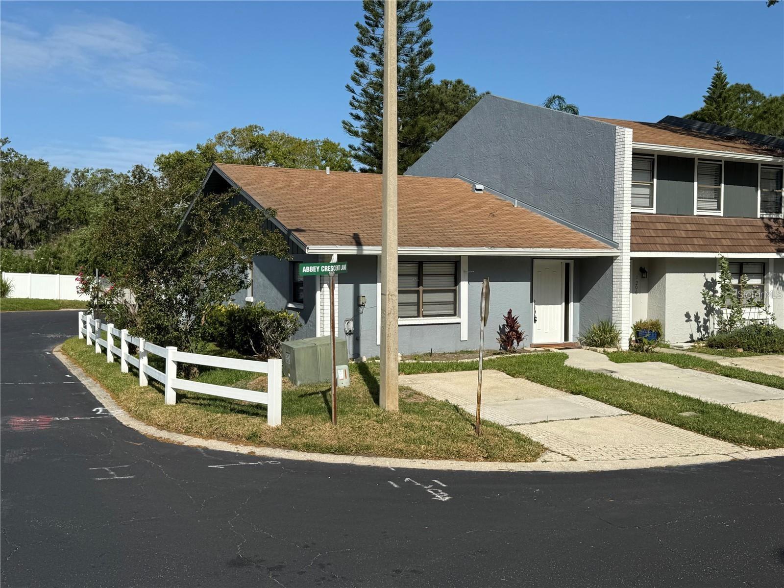 1200 Abbey Crescent Ln