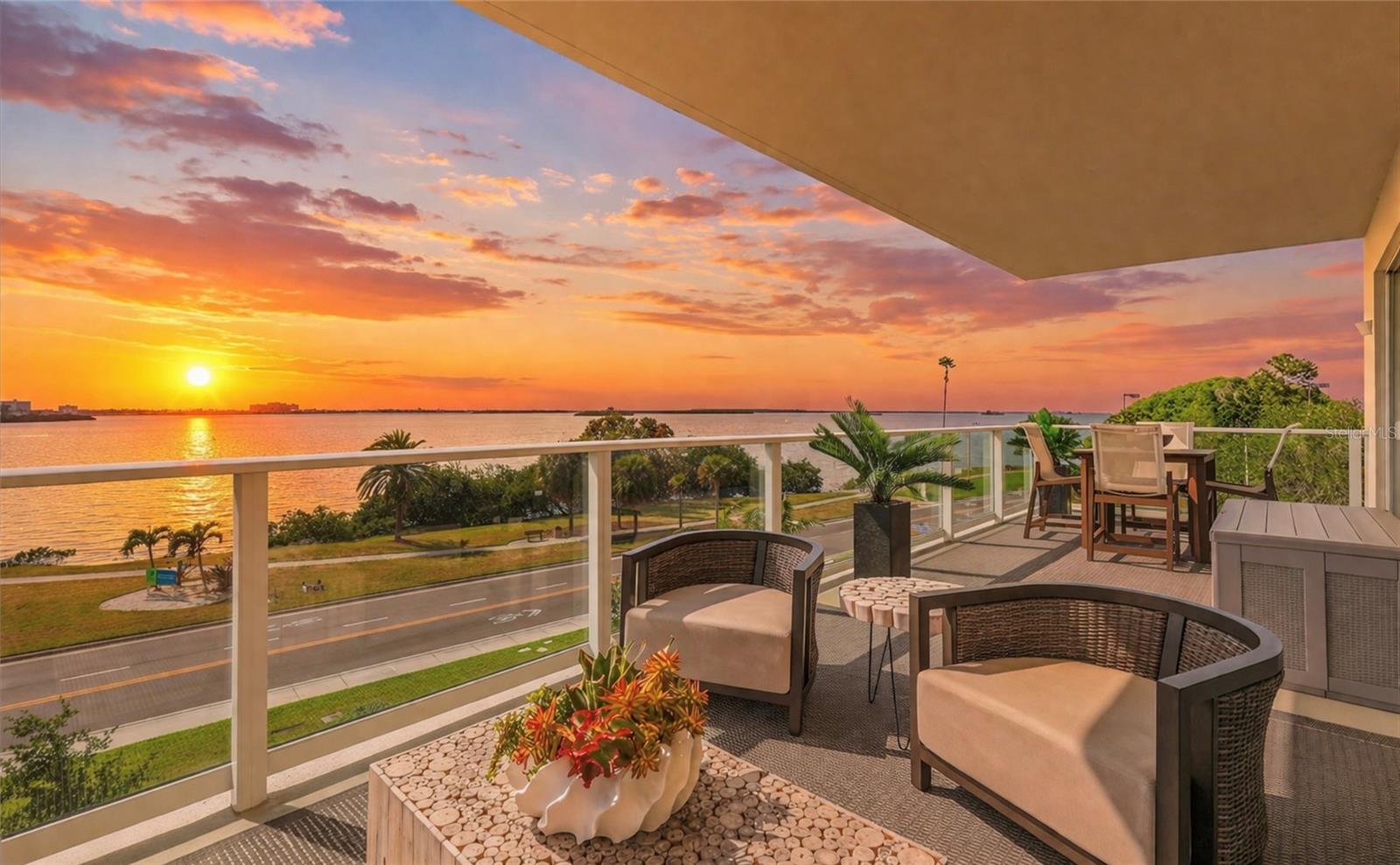 1020 Sunset Point Rd #303
