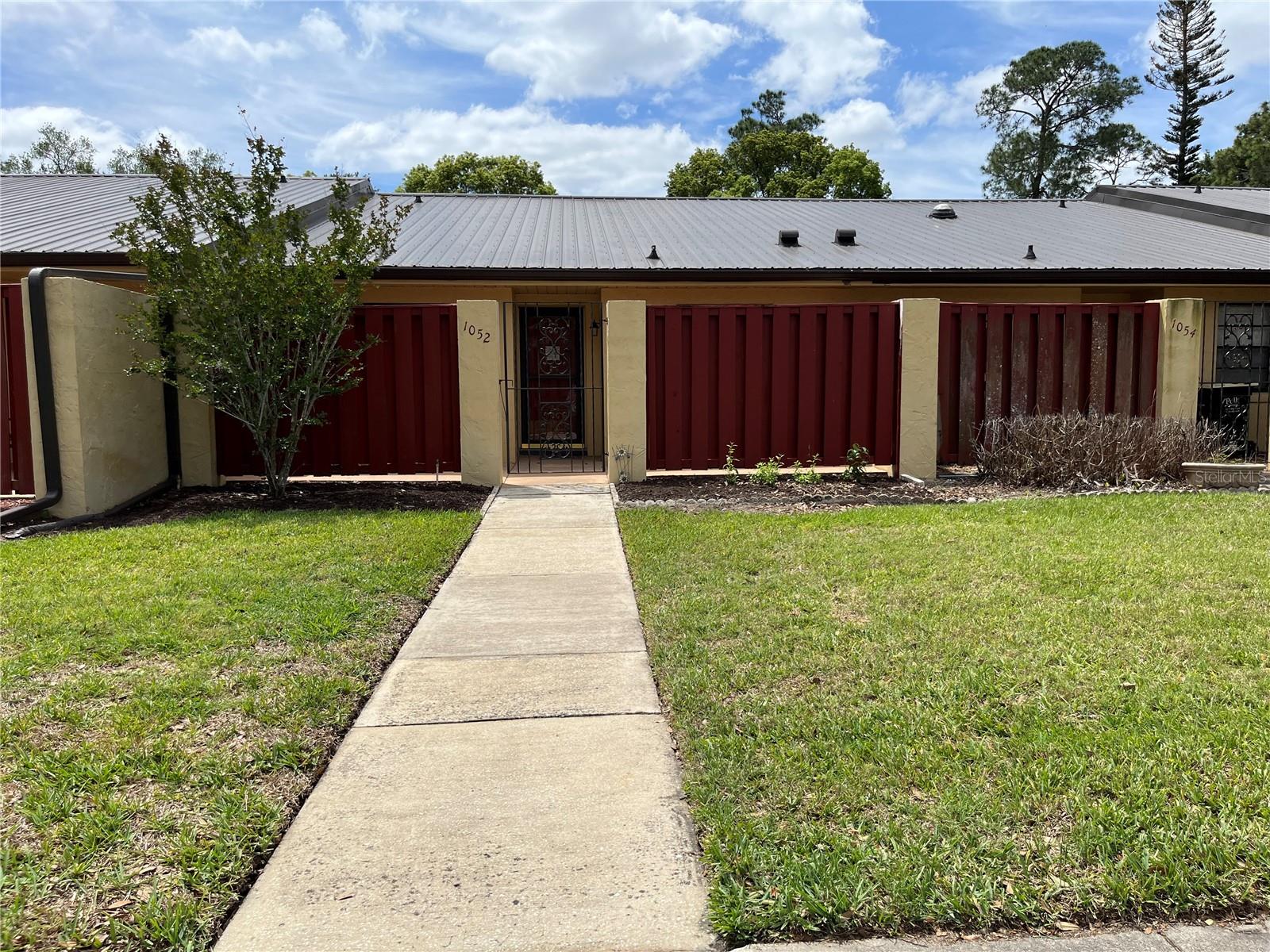 1052 Medinah Dr