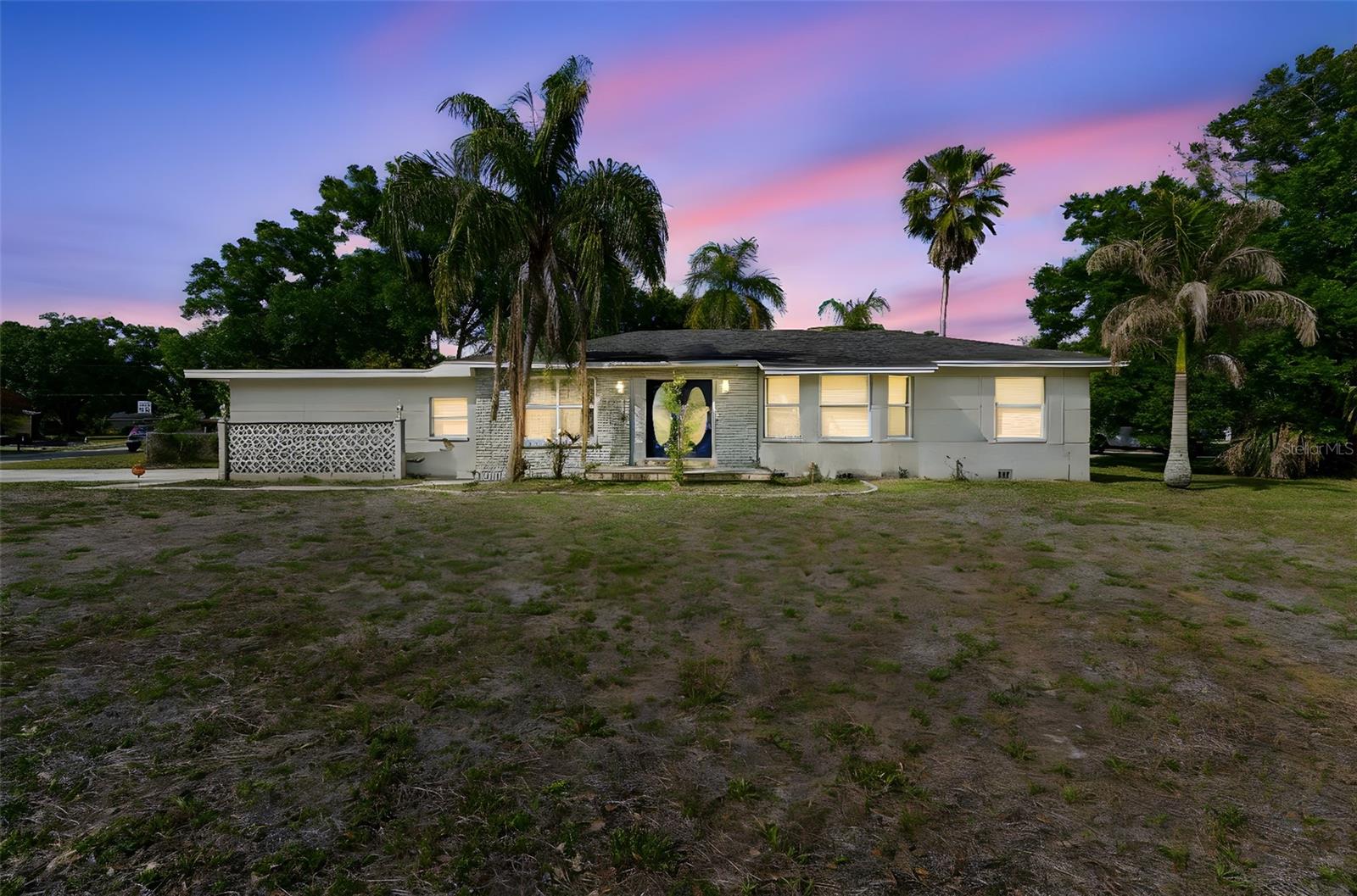 2301 W Eldred Dr