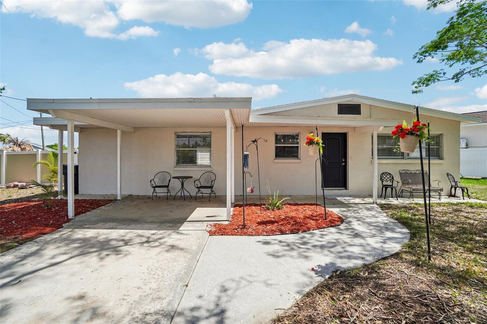 541 Firefly Ln