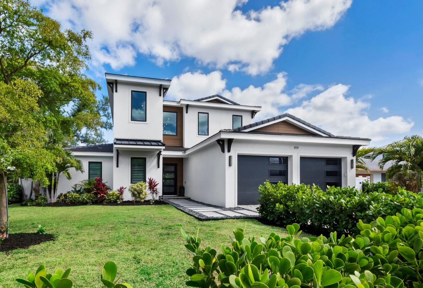 1717 Alta Vista St