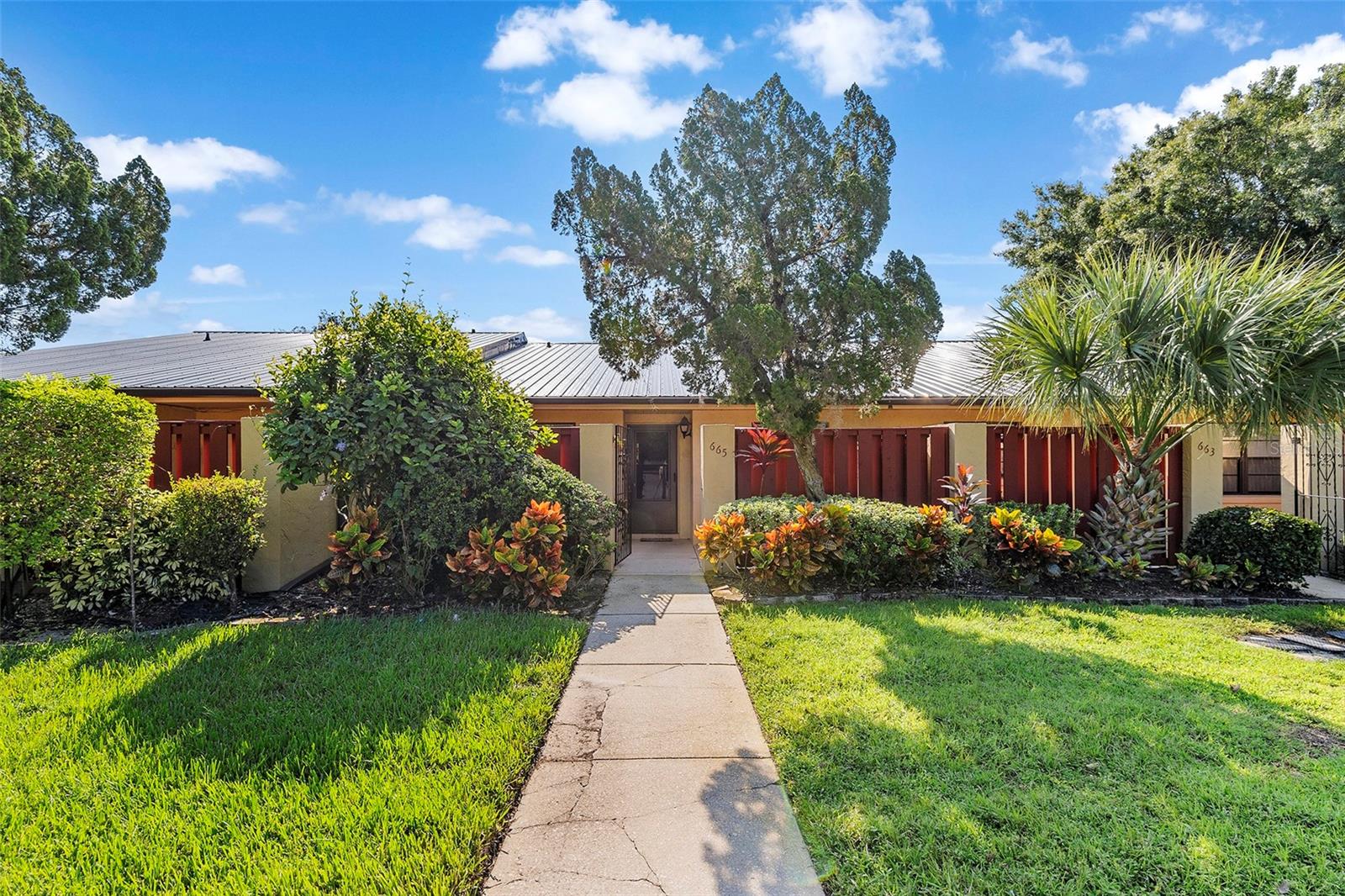 665 Broadmoor Cir
