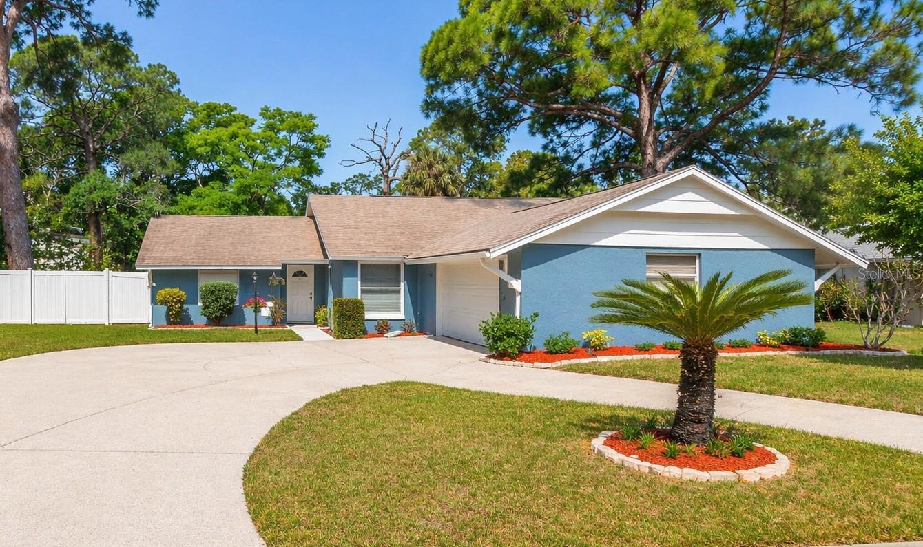 823 Riverside Dr