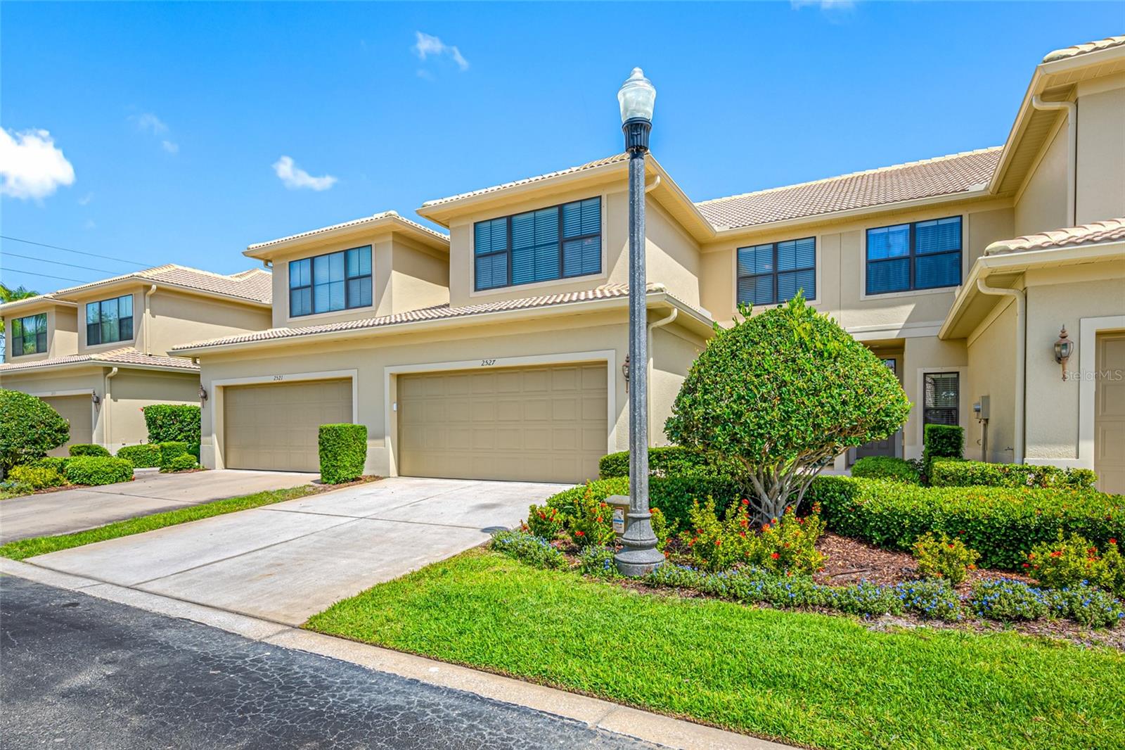 2527 Silverback CT