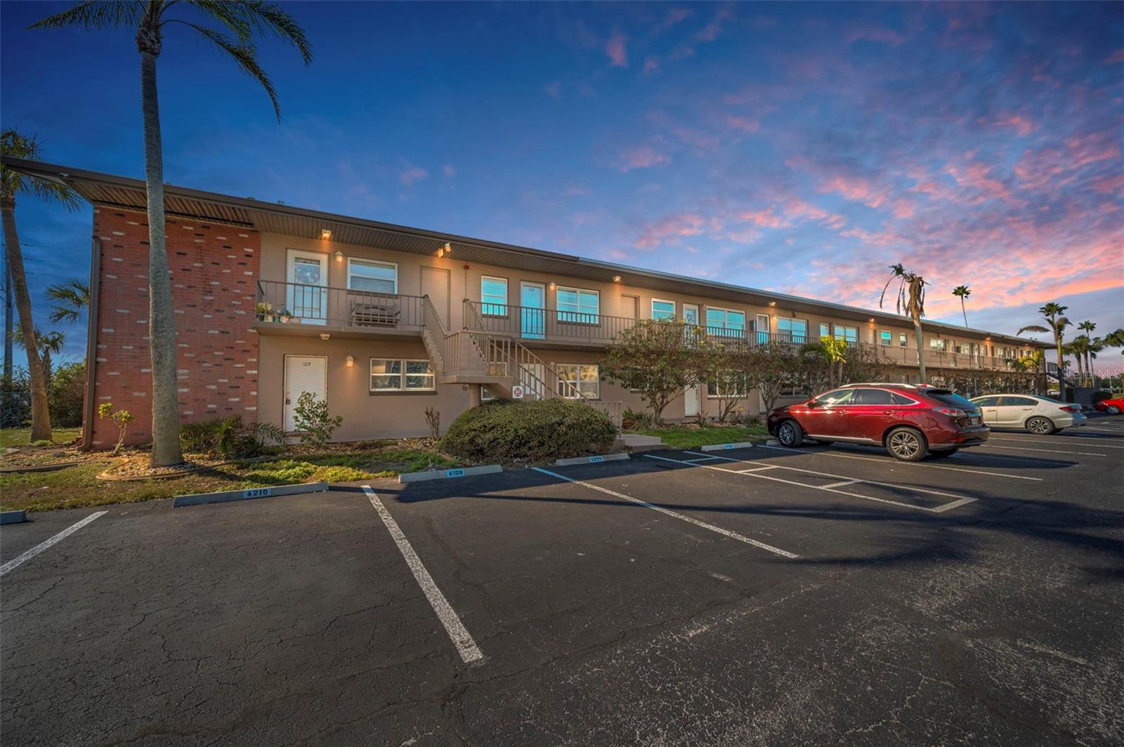 2 Causeway Blvd #208