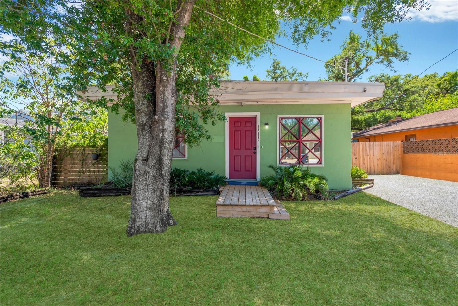 1315 E Osborne Ave