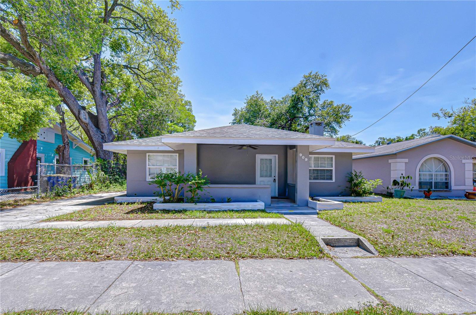 909 Hart St