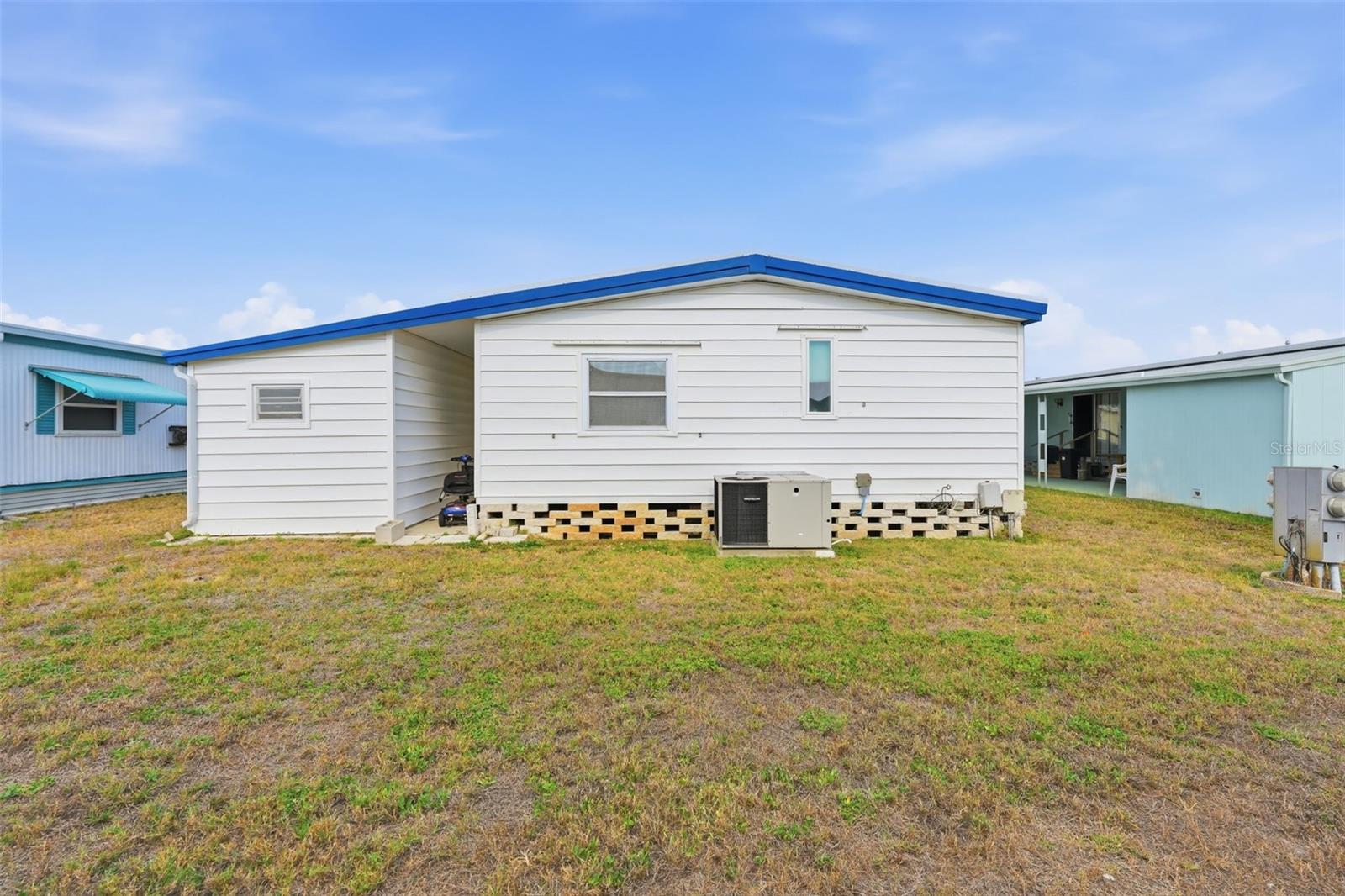 2049 Manoa Dr