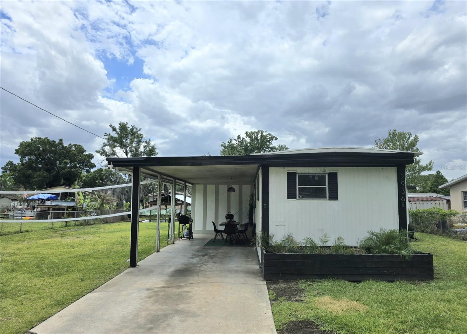 2936 N Palm Cir