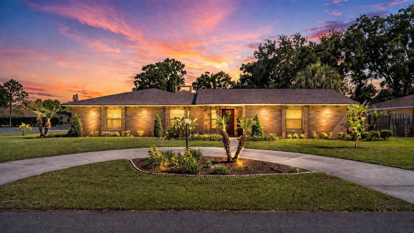 906 Crestview Dr