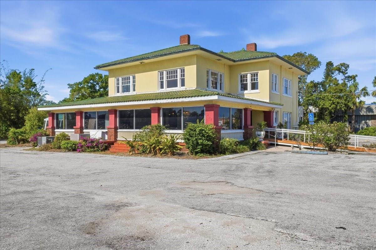 337 8th Ave W