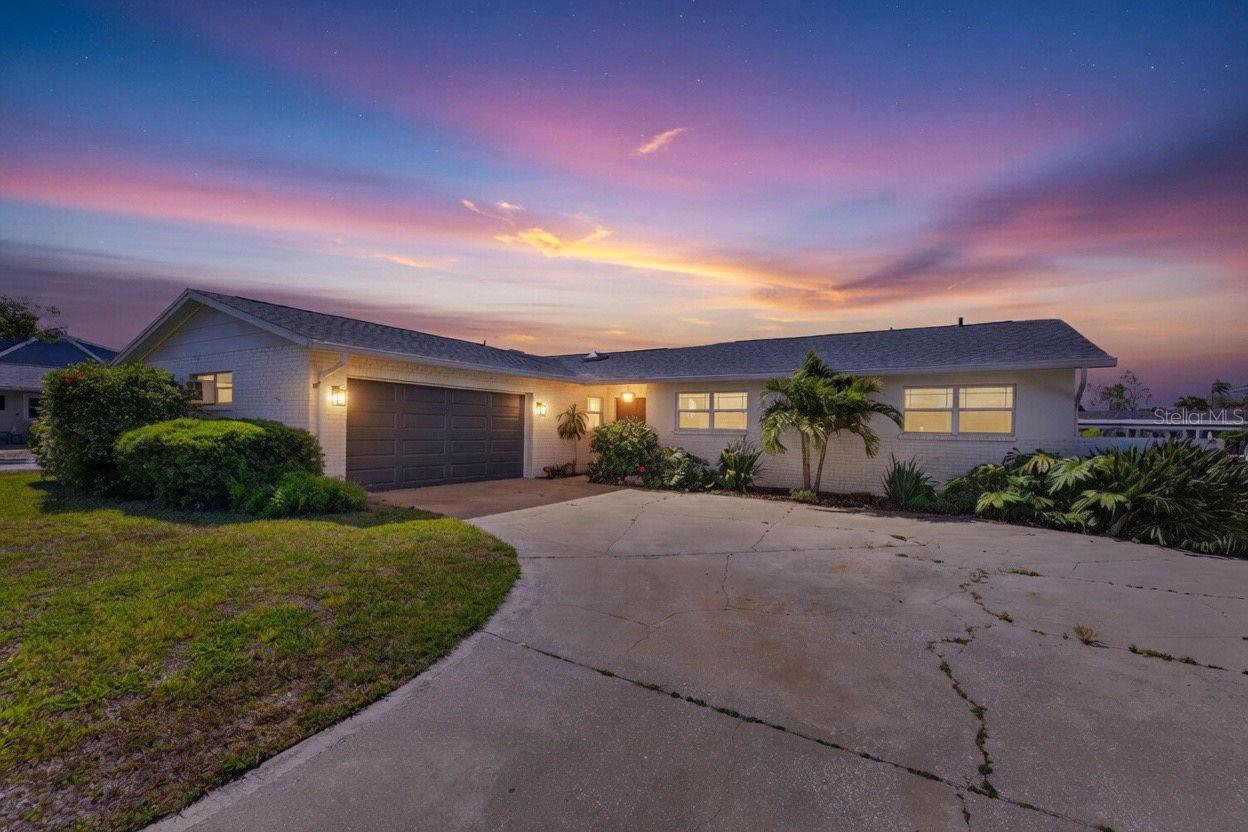 8450 Flagstone Dr