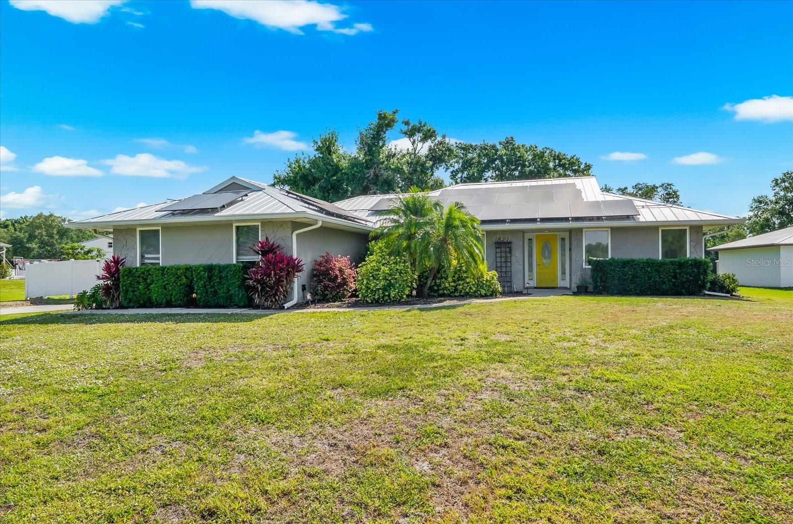 1821 Racimo Dr